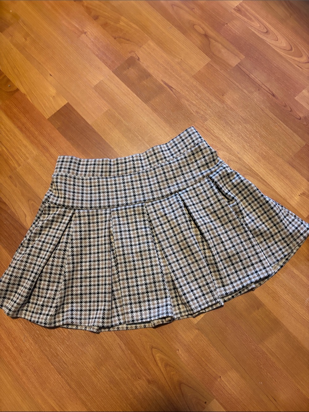 American Eagle Outfitters Houndstooth Pleated Skater Skirt - Black & White
